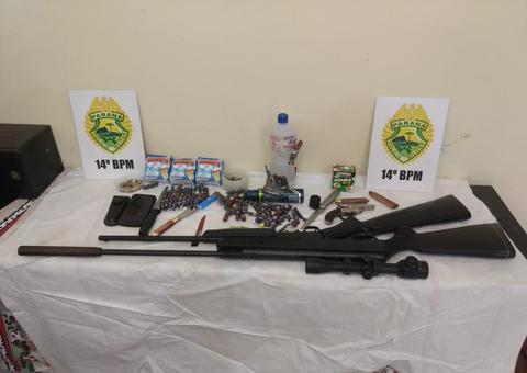 Polícia encontra ‘arsenal' e recortes de atentados com estudante que atirou em colegas