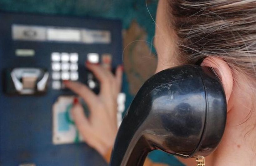 Anatel determina ligações gratuitas em orelhões da Oi no Amazonas e outros dez estados