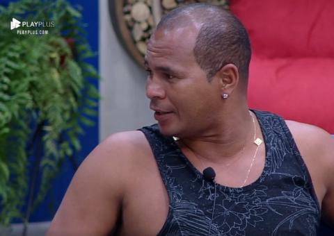 Em 'A Fazenda', ex-jogador diz que subornou jornalistas para encobrir caso com menor de idade