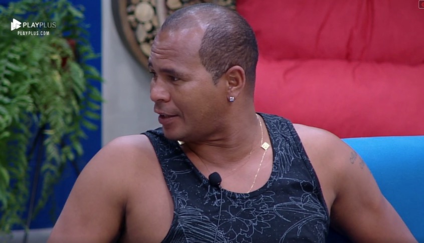 Em 'A Fazenda', ex-jogador diz que subornou jornalistas para encobrir caso com menor de idade