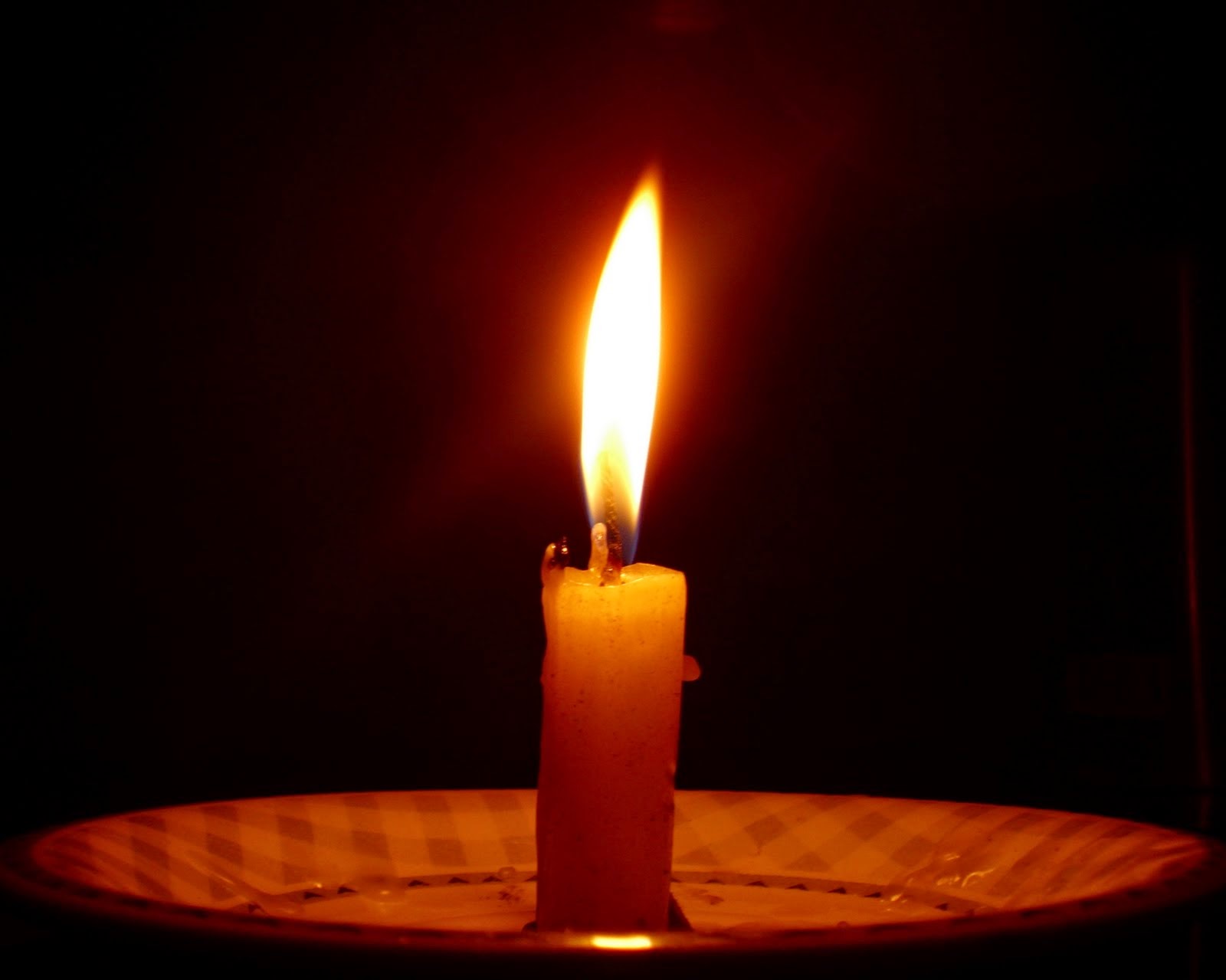 Bairros de Manaus ficam sem energia na noite desta sexta