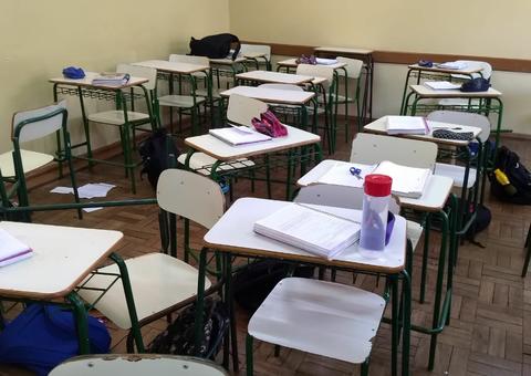 Pai de adolescente que atirou contra colegas em escola é preso