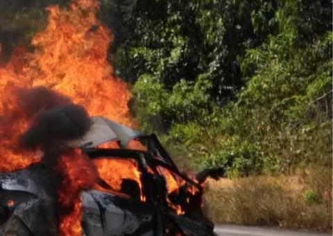 Cinco pessoas morrem carbonizadas em grave acidente na AM-010