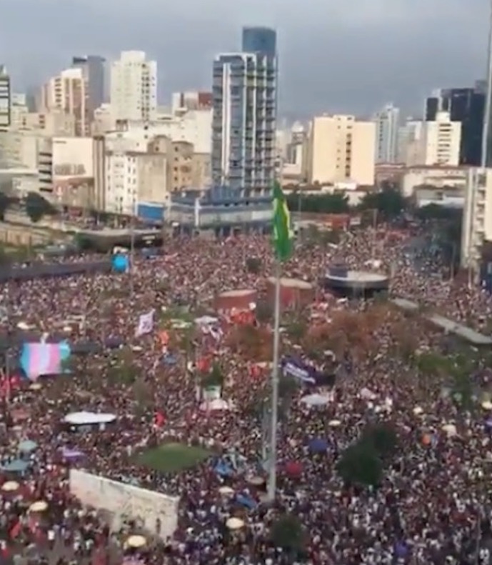 Milhares de manifestantes fazem ato contra Bolsonaro em pelo menos 37 cidades brasileiras