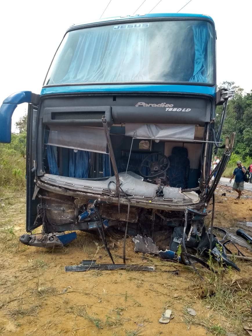 Sobe para seis número de mortos em grave acidente na Am-010