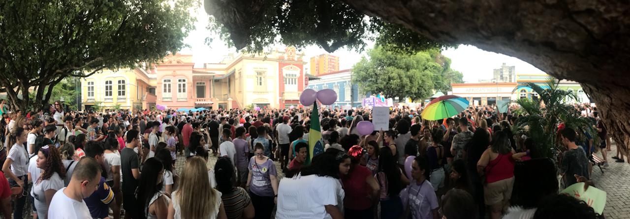 #EleNão: Manifestação contra Bolsonaro reúne  milhares de pessoas em Manaus