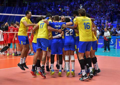 Com 'gostinho de revanche', Brasil enfrenta Polônia na final do Campeonato Mundial de vôlei