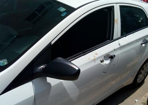 Homem é confundido com traficante e sofre atentado dentro de carro em Manaus