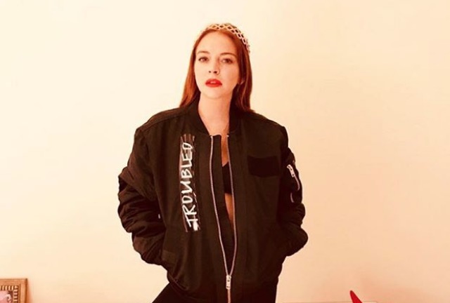 Bizarro! Lindsay Lohan tenta 'pegar' filho de imigrantes, os persegue e acaba levando soco; vídeo