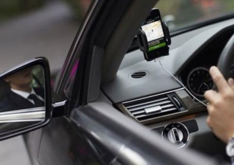 Motorista da Uber descobre traição ao aceitar corrida para motel e pegar mulher no flagra