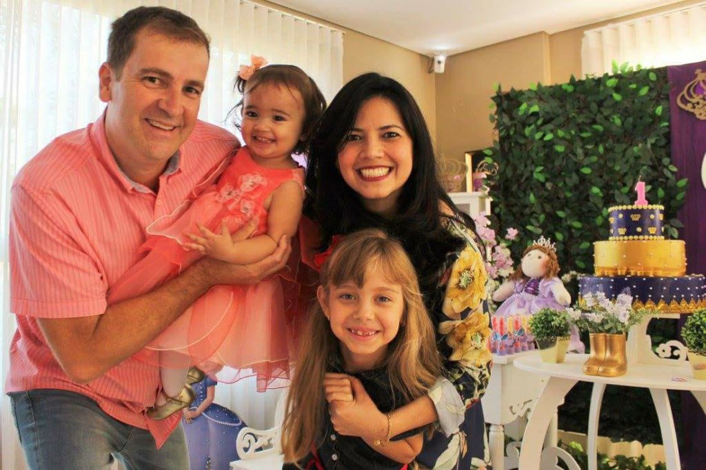 Família morre em grave acidente entre caminhão e dois carros