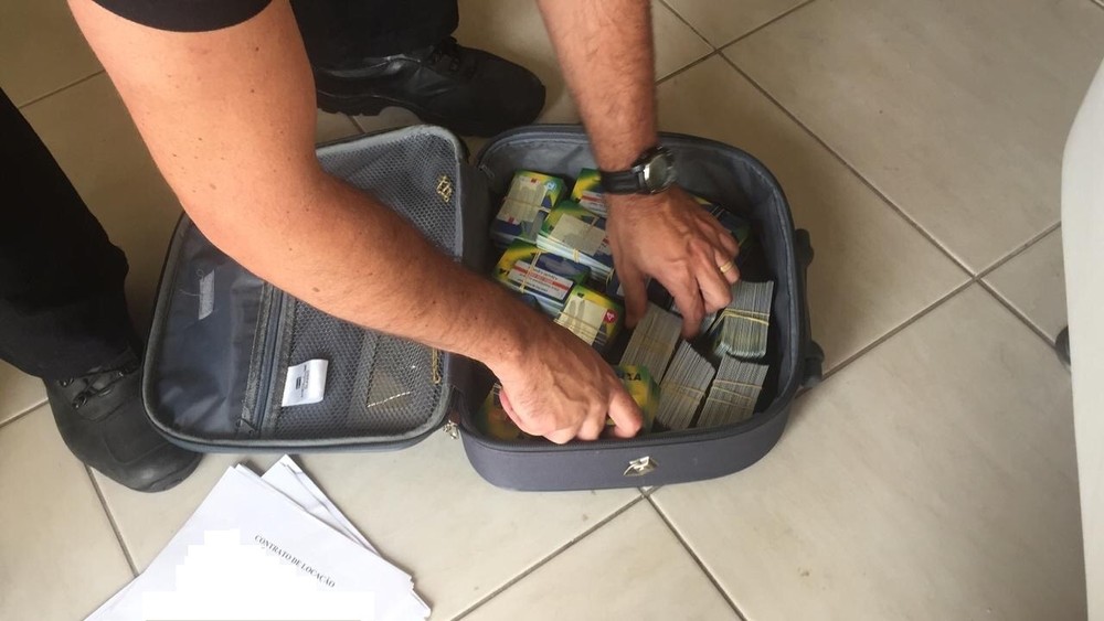 Polícia Federal faz operação contra suspeitos de fraudar abono salarial