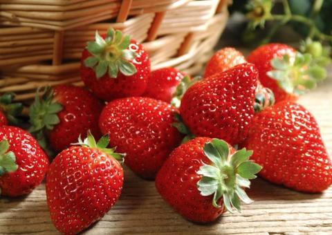 Chá de folha de morango combate diarreia 