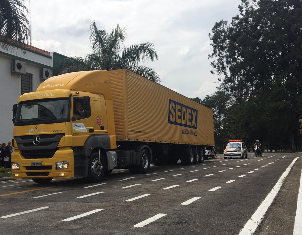 Enem começa a distribuir as 11 milhões de provas pelo país