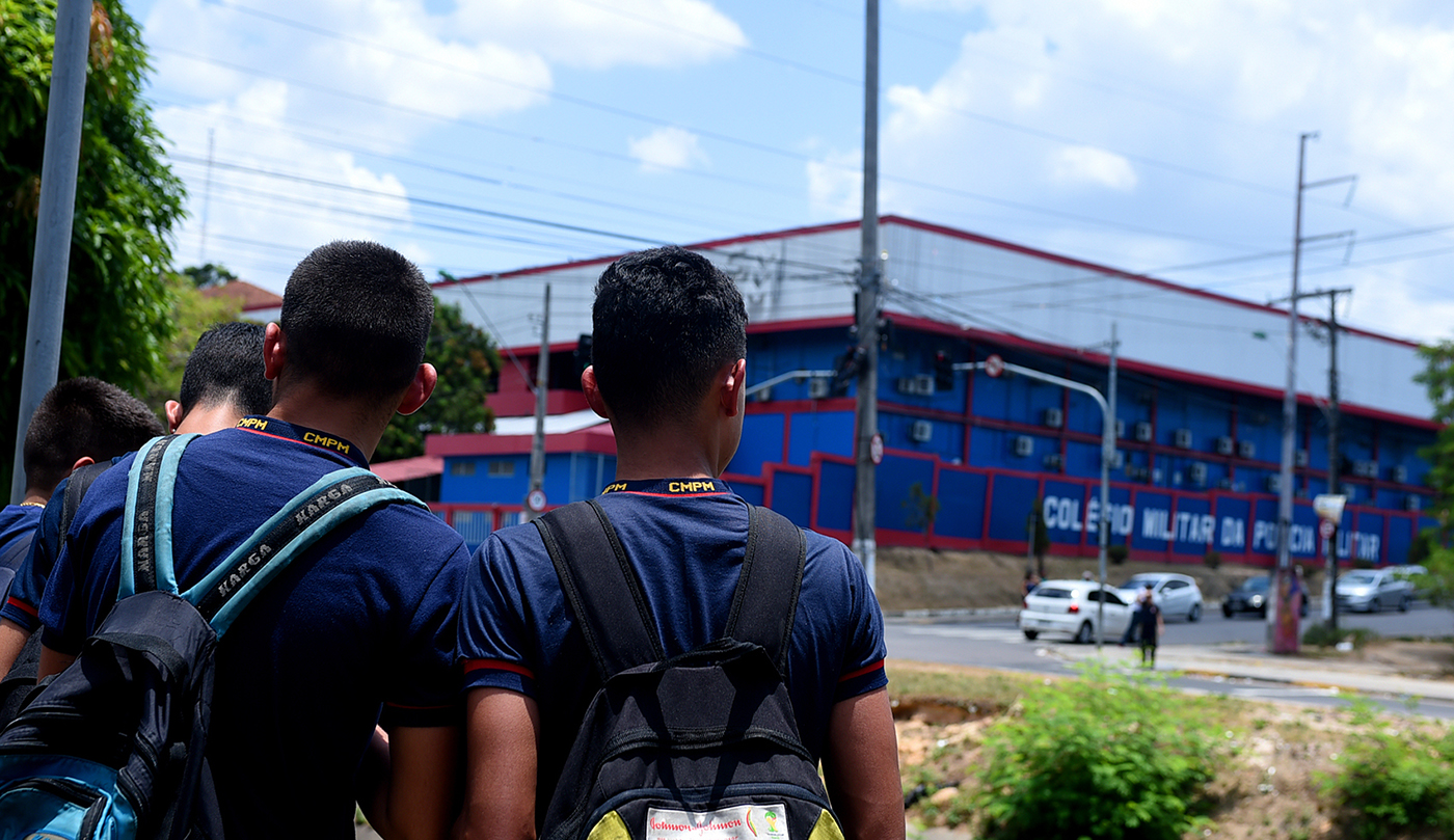 Justiça determina que escolas públicas administradas pela PM não cobrem taxas