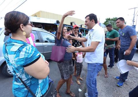 Wilson Lima realiza caminhada no bairro Armando Mendes 