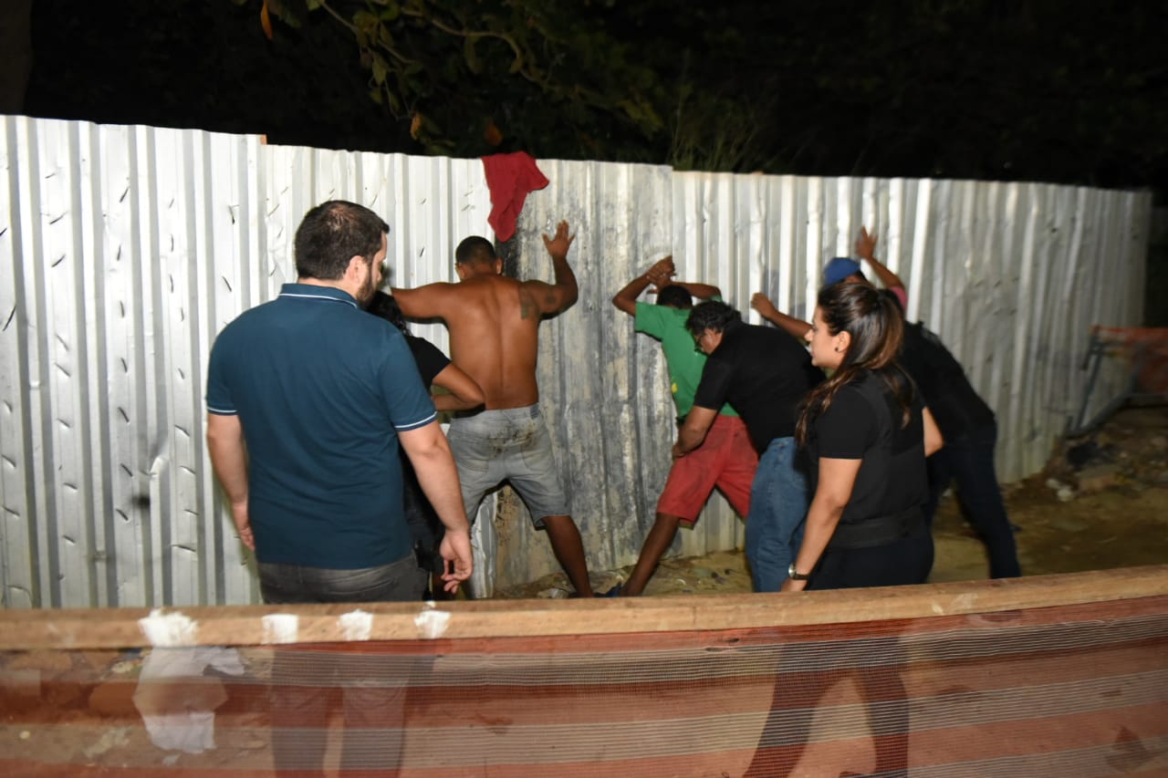 23 pessoas são presas acusadas de tráfico e estupro durante operação em Manaus
