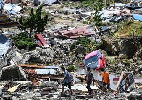 Número de mortos na Indonésia passa de 1 mil e país pede ajuda na busca por sobreviventes