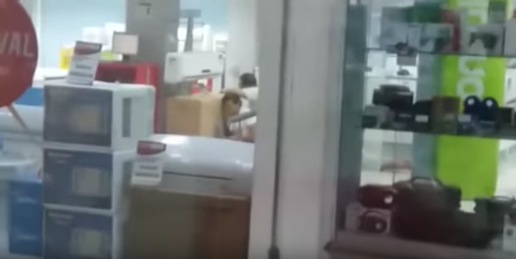 Vídeo mostra tensão de clientes durante assalto em shopping de Manaus