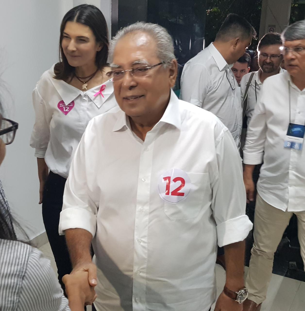 Amazonino lidera com 30% e 2 empatam, afirma RealTime Big Data/AM