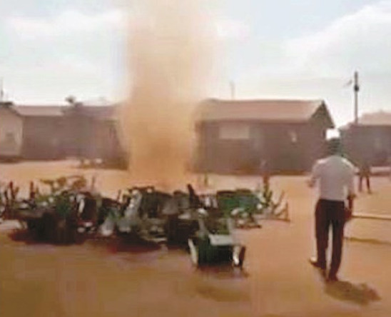 ‘Vento do demônio’ em igreja causa pânico entre fiéis