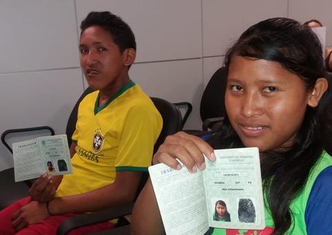 Mais de 14,3 mil venezuelanos tiraram carteira de trabalho no Brasil