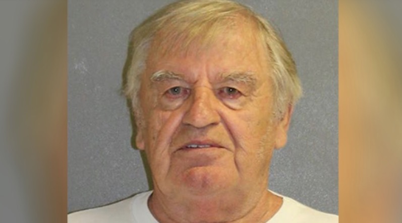 Idoso é preso após agarrar criança e tentar comprá-la da mãe por R$ 775 mil