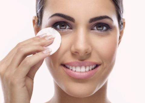 8 erros de maquiagem que envelhecem a pele