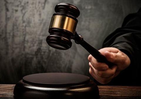 TRT anula justa causa de gestante demitida e condena empresa a pagar R$ 13,7 mil