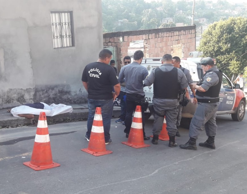 Em Manaus , ajudante de pedreiro é assassinado a tiros enquanto ia trabalhar