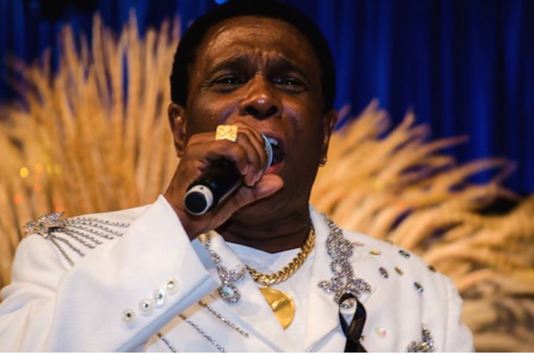 Neguinho da Beija-Flor agita lançamento do samba enredo da A Grande Família em Manaus