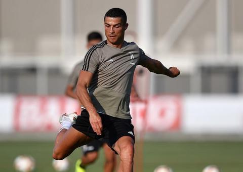 Cristiano Ronaldo pode perder R$ 5 bilhões em patrocínios após denúncia de estupro