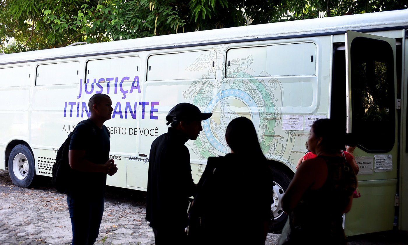 Justiça Itinerante oferta serviços jurídicos gratuitos em bairro de Manaus