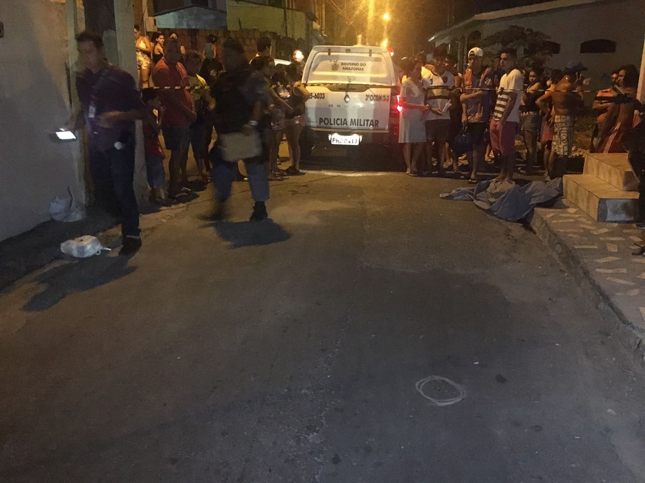 Homem é morto a tiros por dupla em moto em Manaus