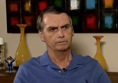 Fora de debate, Bolsonaro grava entrevista e ataca adversário: 'Fantoche de Lula'