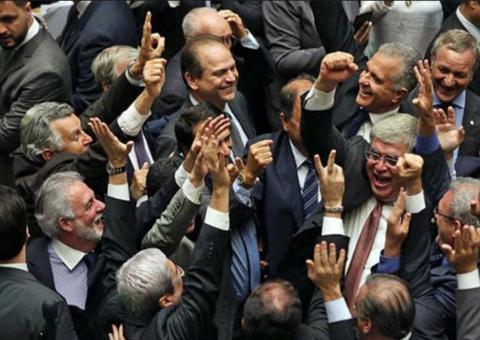 Empresários, advogados e deputados são maioria entre candidatos