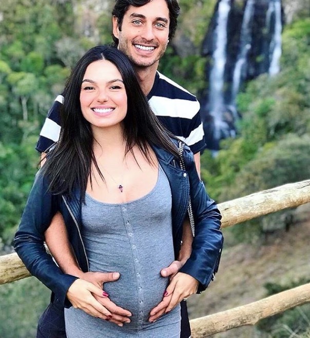 Na reta final da gravidez, Isis Valverde mostra detalhes do quarto do filho