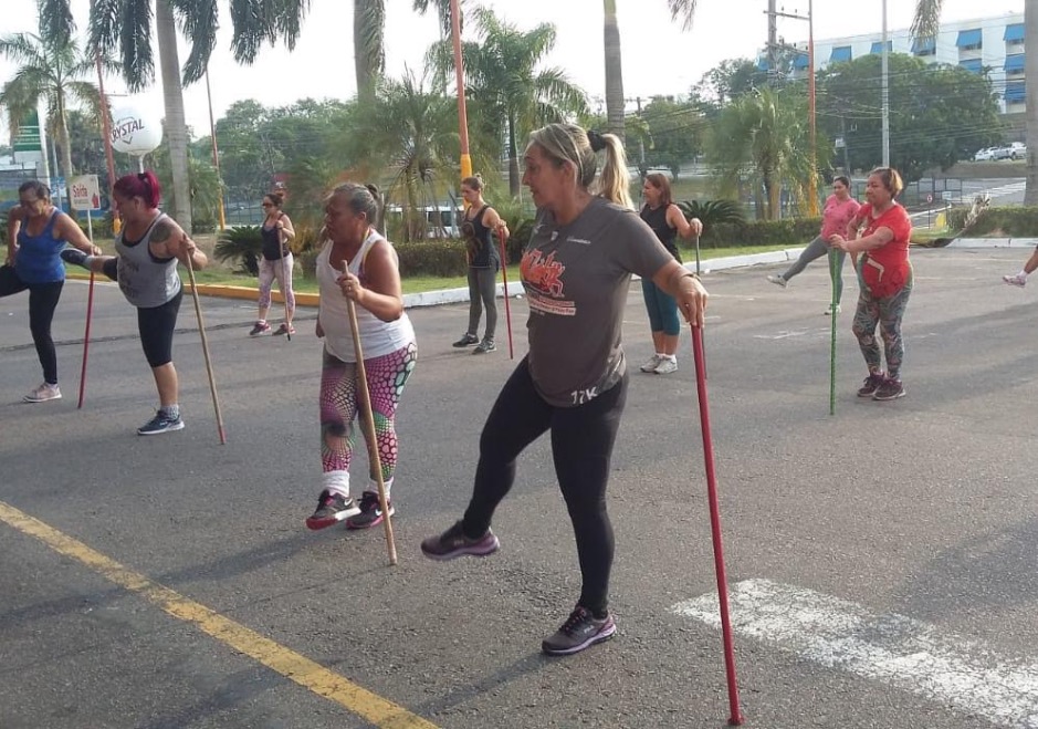 Supermercado em Manaus oferece aulas gratuitas de funcional e zumba
