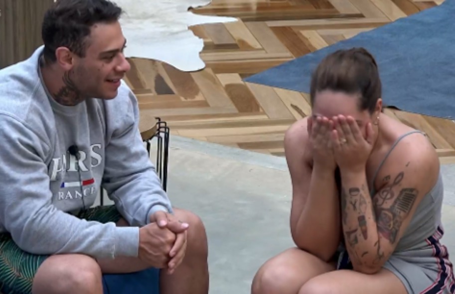 A Fazenda: Perlla comenta tamanho de pênis de Léo Stronda e peão tira satisfações