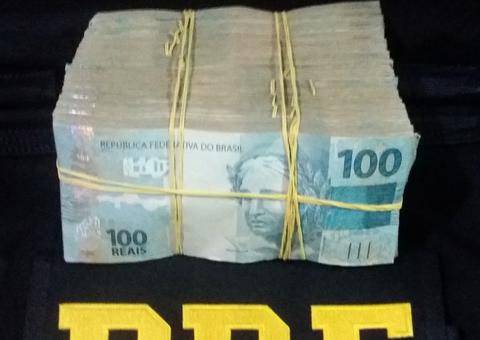 PRF apreende R$ 100 mil em táxi e apura crime eleitoral