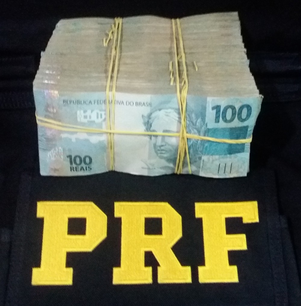 PRF apreende R$ 100 mil em táxi e apura crime eleitoral