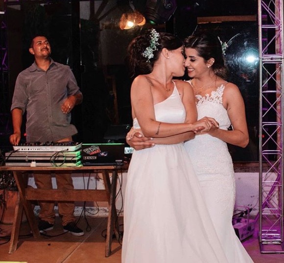 Bailarina do Faustão se declara para esposa: 'meu amor'