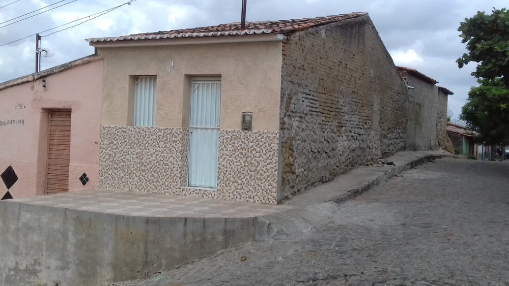 Homem é preso suspeito de matar companheira e tentar incendiar casa