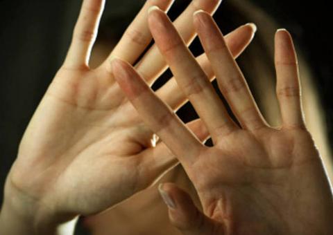 Mulher é espancada e jogada de barranco pelo próprio marido em Manaus