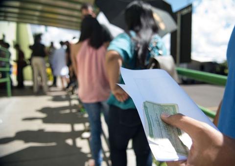 Brasileiros que moram no exterior começam a votar