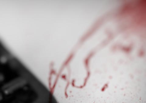 Polícia encontra restos humanos em bolsa e casal é preso acusado de matar 10 mulheres