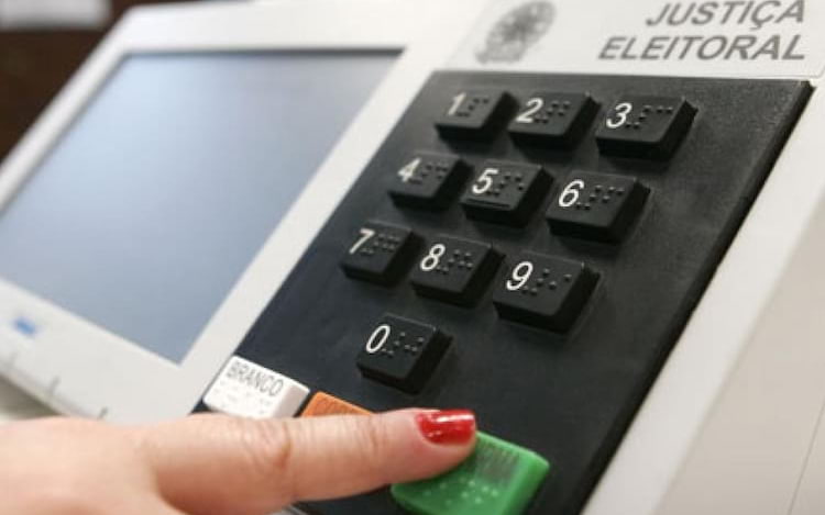 Fuso horário diferente faz Amazonas atrasar resultado das eleições em 1h