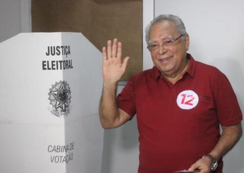‘O povo é nosso patrão’, diz Amazonino Mendes durante votação em Manaus
