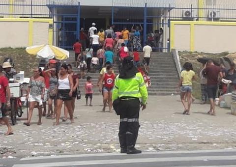 Domingo de eleição amanhece com ruas de Manaus poluídas por santinhos 