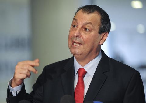 Omar Aziz informa que acompanhará à distância segundo turno no Amazonas